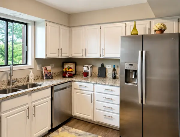 500 Valley DR #301, Naperville, IL 60563