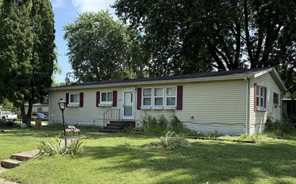 98 Maple LN, Sandwich, IL 60548
