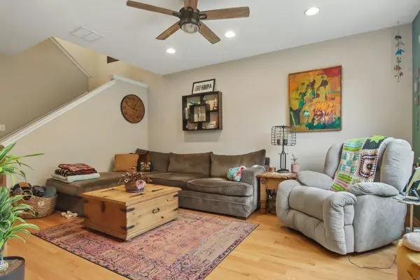664 W Kristina LN, Round Lake, IL 60073
