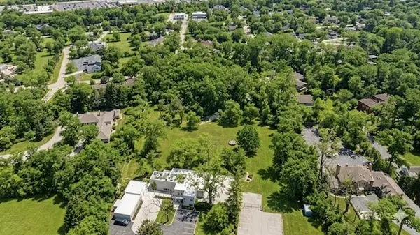 2058 Suffork RD, Northfield, IL 60093