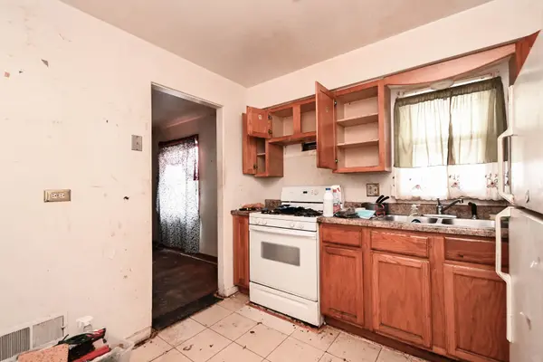 629 S Fulton AVE, Waukegan, IL 60085
