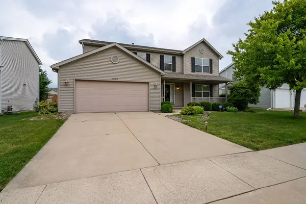 1401 Ballyshannon DR, Bloomington, IL 61704