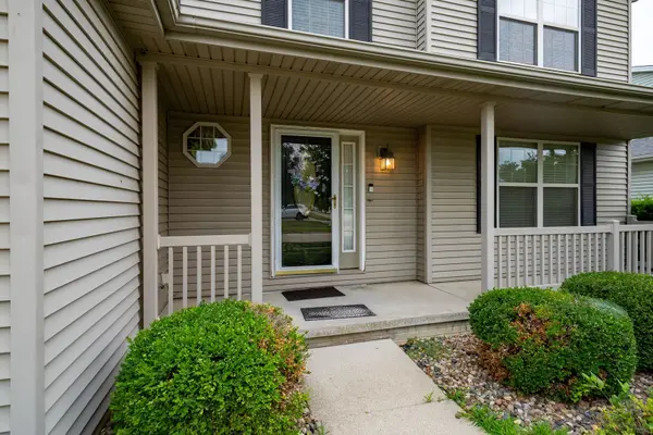 1401 Ballyshannon DR, Bloomington, IL 61704