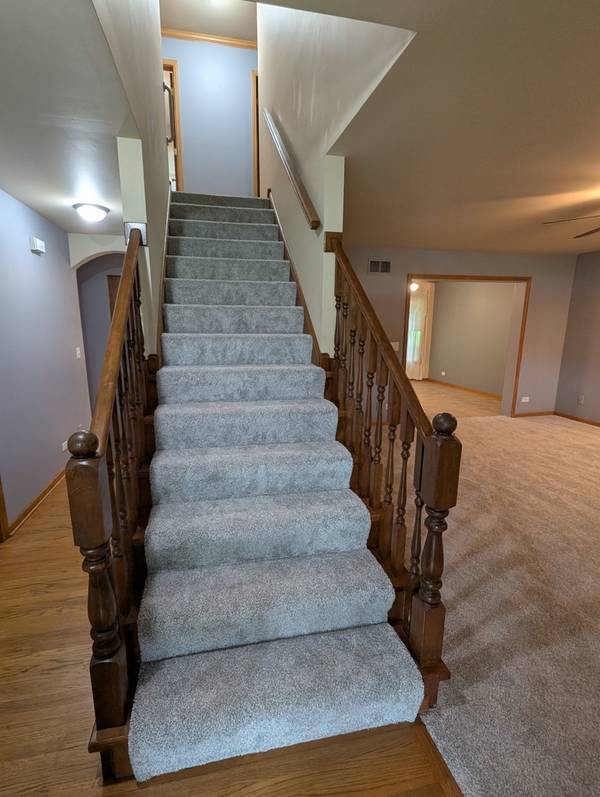 41W475 Silvana DR, Elgin, IL 60124