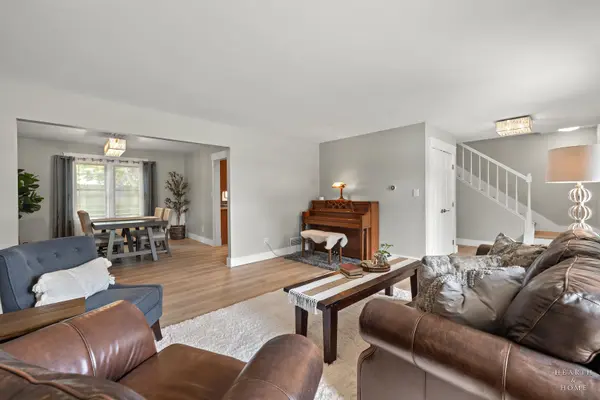 3220 W Lorient DR, Mchenry, IL 60050