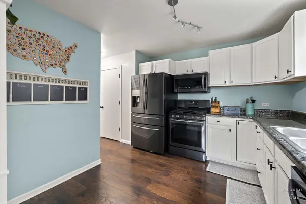 422 Stewart AVE, Woodstock, IL 60098