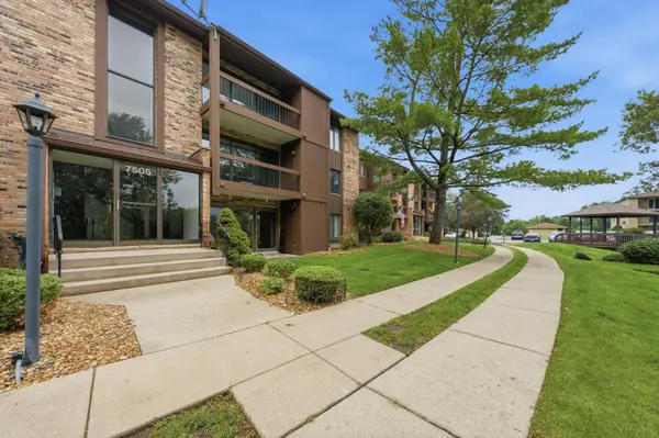 7505 175th ST #124, Tinley Park, IL 60477