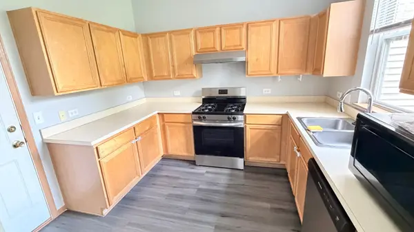 2209 SUNRISE CIR, Aurora, IL 60503