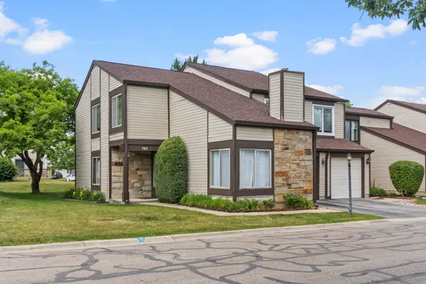 761 Colorado CT, Carol Stream, IL 60188