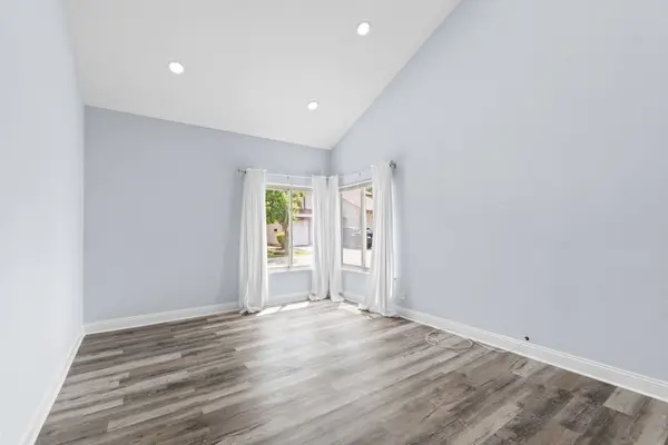 761 Colorado CT, Carol Stream, IL 60188