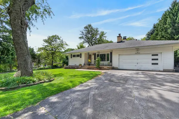 1208 Getzelman TRL, Algonquin, IL 60102