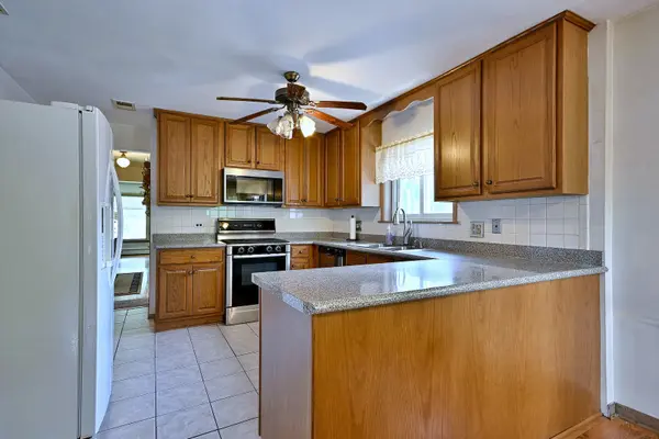 611 N Lincoln AVE, Addison, IL 60101