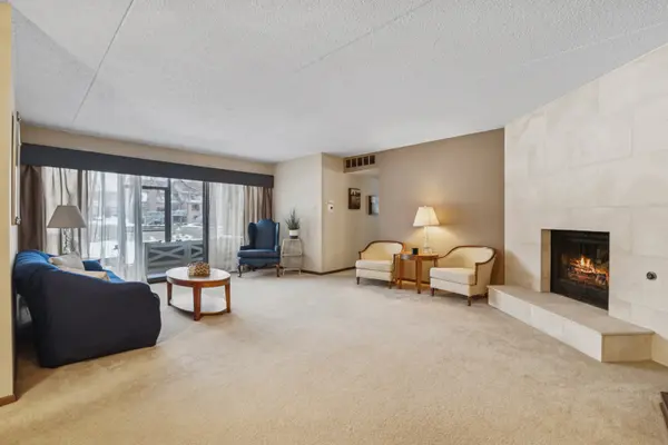 7930 W Lakeview CT #1B, Palos Heights, IL 60463