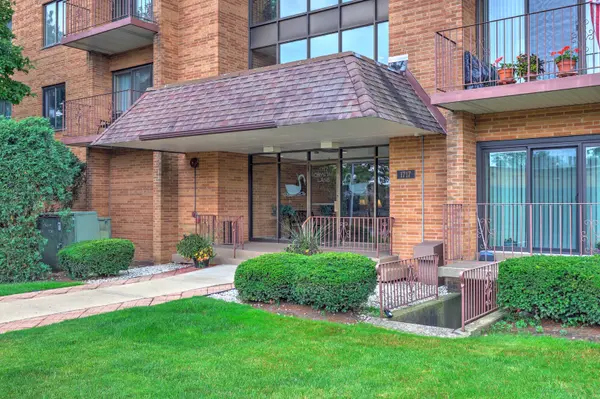 1717 W CRYSTAL LN #512, Mount Prospect, IL 60056