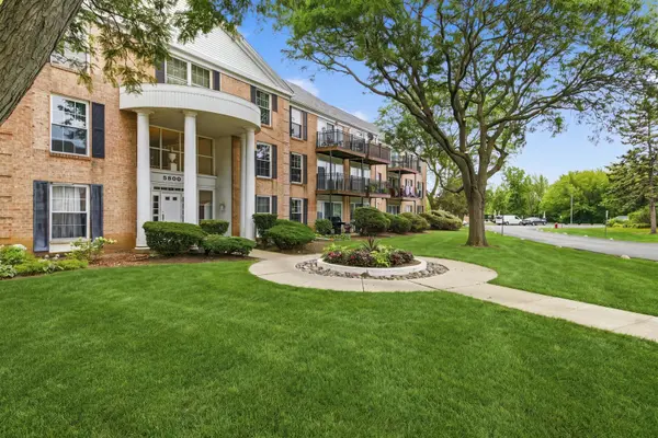 5300 Carriage Way DR #107, Rolling Meadows, IL 60008