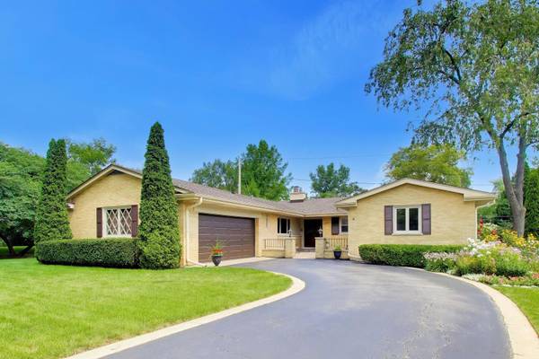 206 W Hiawatha TRL, Mount Prospect, IL 60056