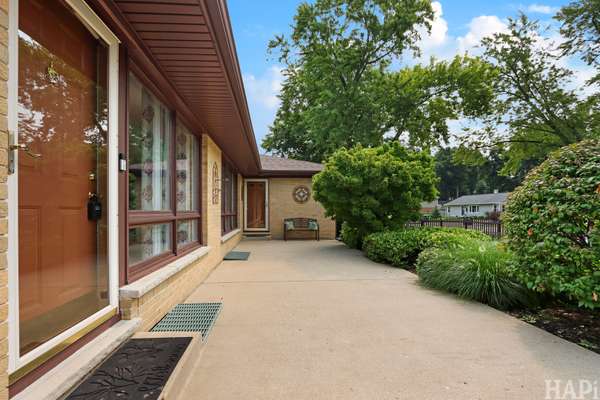 365 Woodland DR, Grayslake, IL 60030