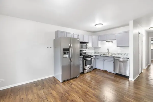 695 Dean DR #G, South Elgin, IL 60177