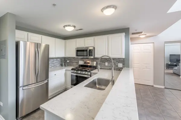 1111 Burlington AVE #422, Lisle, IL 60532