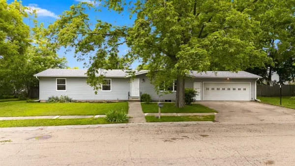 1110 8th ST, De Witt, IA 52742