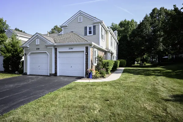 230 University LN, Elk Grove Village, IL 60007
