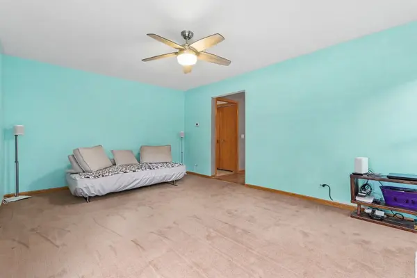 812 W Kelly Ann DR, Palatine, IL 60067