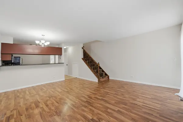 184 W Hamilton DR, Palatine, IL 60067