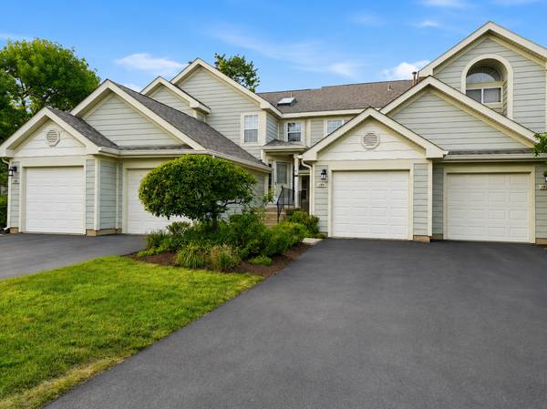 184 W Hamilton DR, Palatine, IL 60067