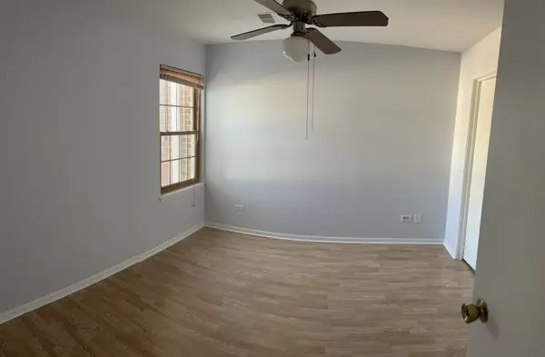 1426 E Wyndham CIR #202, Palatine, IL 60074
