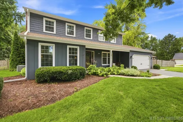 28W551 Juanita DR, Naperville, IL 60564