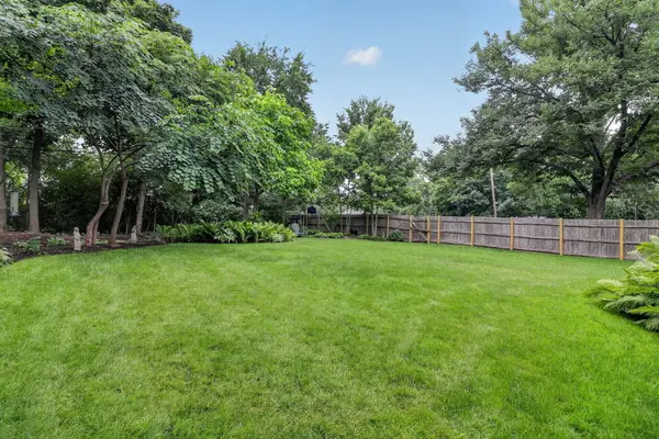2 S Stough ST, Hinsdale, IL 60521
