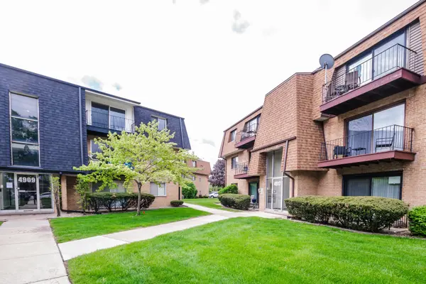 4917 W 109th ST #301, Oak Lawn, IL 60453