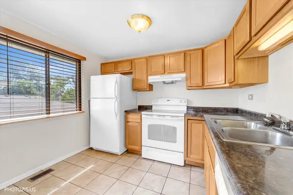 1309 Yarmouth CT #1309, Schaumburg, IL 60193