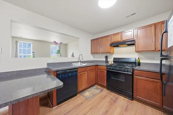 752 Four Seasons BLVD #752, Aurora, IL 60504