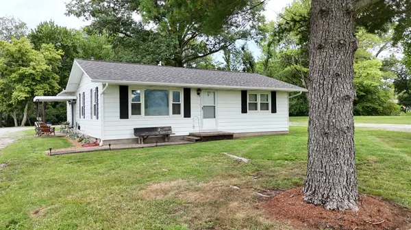 8364 Stuyvesant ST, Benton, IL 62812