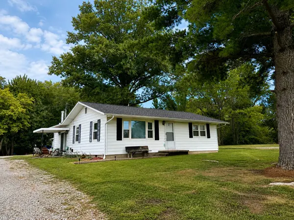 8364 Stuyvesant ST, Benton, IL 62812