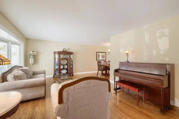 434 Timothy CT, Schaumburg, IL 60193