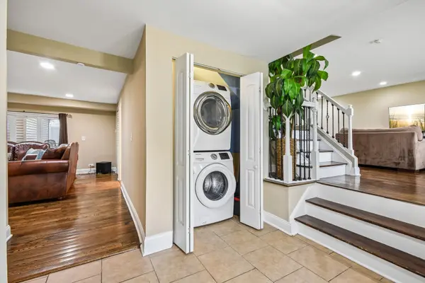 7 Derbyshire CT, Bolingbrook, IL 60440