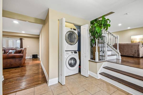 7 Derbyshire CT, Bolingbrook, IL 60440