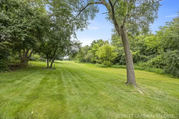 3S279 Briarwood DR, Warrenville, IL 60555