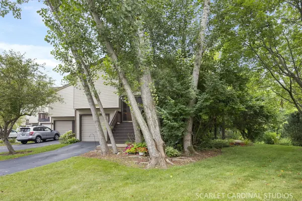 3S279 Briarwood DR, Warrenville, IL 60555