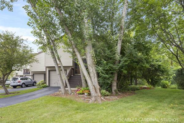 3S279 Briarwood DR, Warrenville, IL 60555