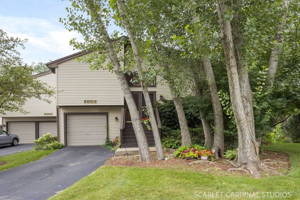 3S279 Briarwood DR, Warrenville, IL 60555
