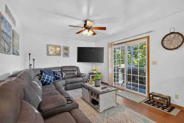 2 Clubhouse DR, Varna, IL 61375