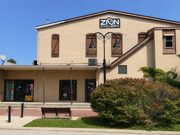 2748 Sheridan RD, Zion, IL 60099