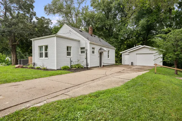 2548 Hawley ST, Bettendorf, IA 52722