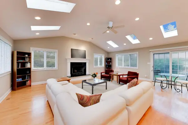301 S Yale AVE, Arlington Heights, IL 60005