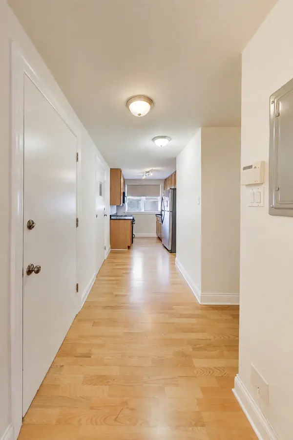 2622 W Catalpa AVE #8, Chicago, IL 60625