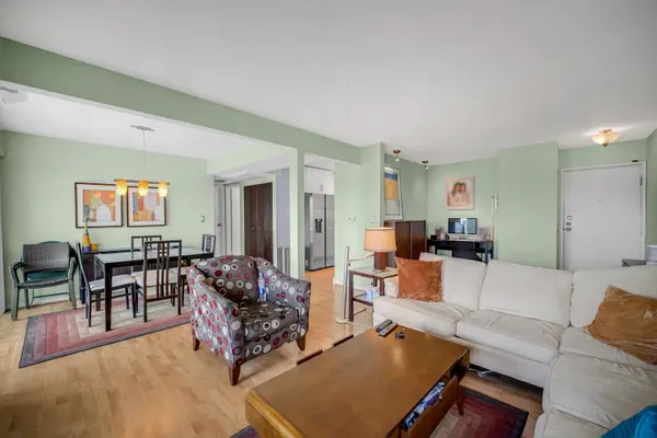 10735 W 5th AVE #404, Countryside, IL 60525