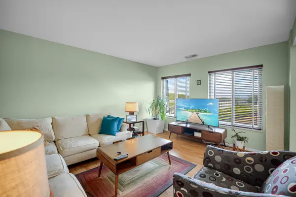 10735 W 5th AVE #404, Countryside, IL 60525